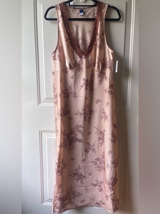 Old Navy Dresses & Skirts - NWT Old Navy Blush Pink Floral Satin Midi Dress